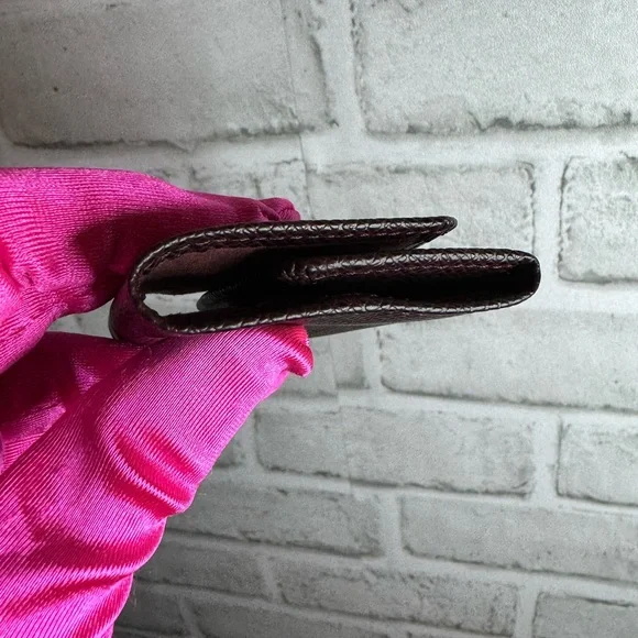 LOUIS VUITTON BORDEAUX COWHIDE LEATHER CUFFLINK POUCH IN UNUSED
AS NEW CONDITION - Picture 4 of 12